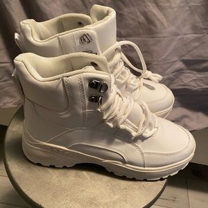 White high top boots/sneakers
